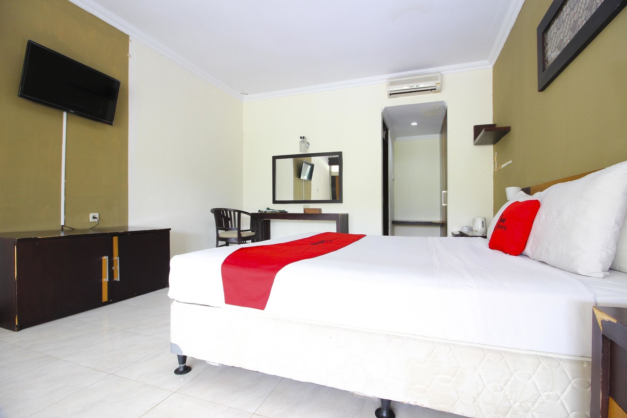 Reddoorz @ Solo Street Hotel Maguwo Ngoại thất bức ảnh