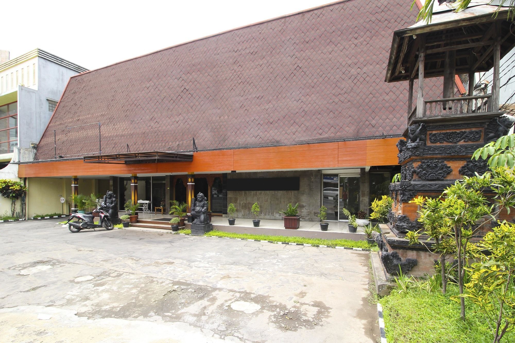 Reddoorz @ Solo Street Hotel Maguwo Ngoại thất bức ảnh